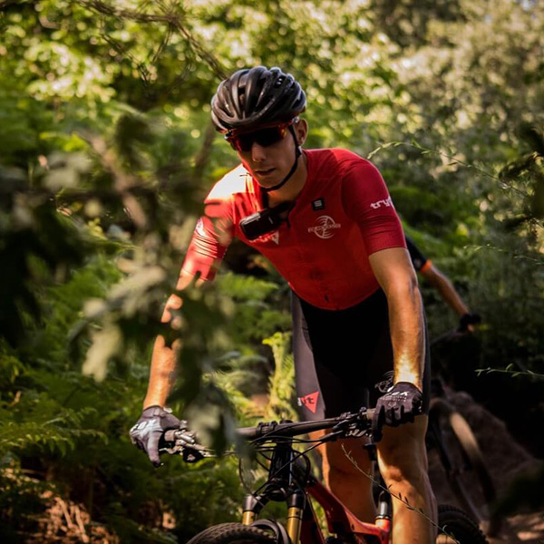 Sesión de técnica bicicleta de montaña.